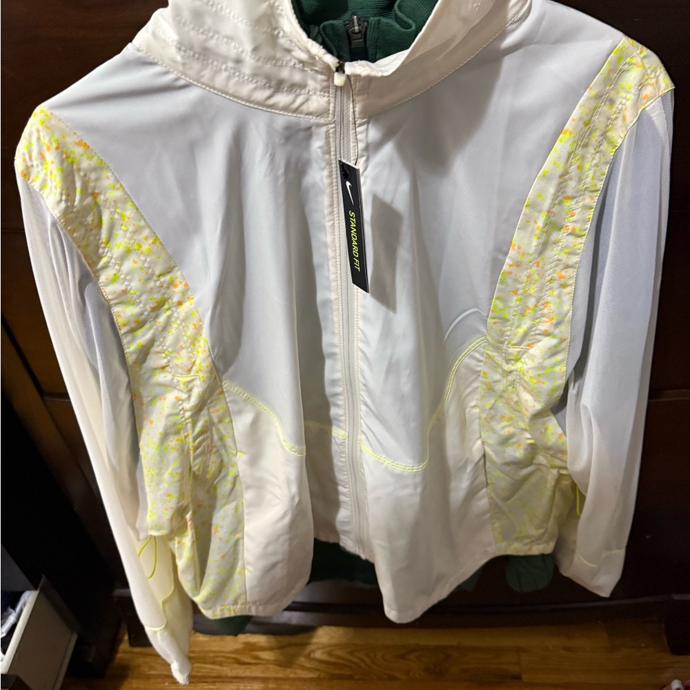 Nike White and Yellow Ski Jacket with Hood and Water-Resistant Fabric